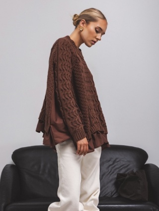 Brązowy sweter MERRY Cocomore z ozdobnym splotem